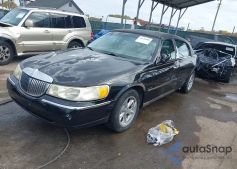 2000 Lincoln Town Car Executive from USA, damaged, VIN 1LNHM81W9YY820577